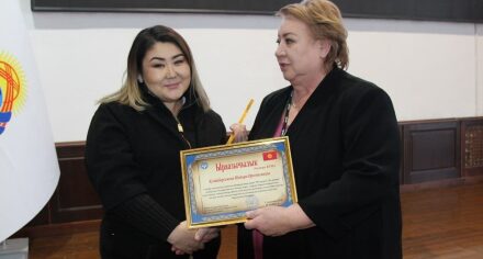Ректору КГМА Индире Кудайбергеновой и профессору Зифаргуль Айдарбековой выражают благодарность матери-одиночки с детьми-инвалидами