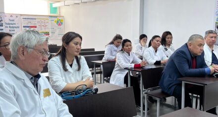 КММАнын кафедраларында окуу жайдын проректору жана юридикалык бөлүмү жолугушууларды өткөрдү