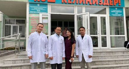 КММАнын көз оорулары кафедрасы No68 орто мектептин мугалимдерин жана окуучуларын профилактикалык кароодон өткөрдү