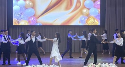 КММАнын лицейинин бүтүрүүчүлөрү “акыркы коңгуроо” майрамын белгилешти