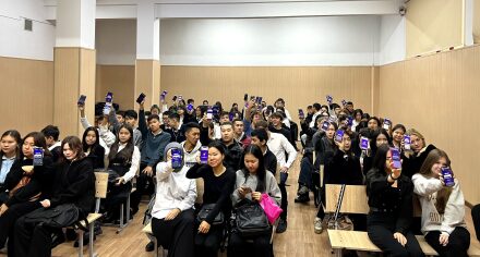 КММАнын студенттери жана кафедранын ассистенти студенттерге «ВИЧ-СПИД» деген темада лекция окушту